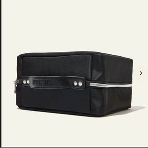 NUDESTIX HANGING COSMETIC CASE